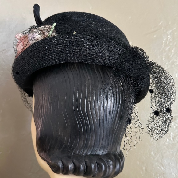RADIANT 1940s\' BLACK STRAW FEDORA WITH FABRIC FLOWERS + DOTTED VEIL main image 4